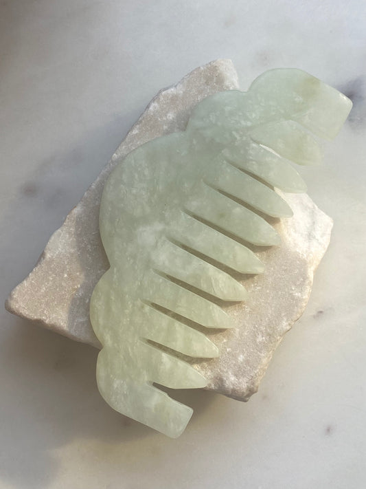 Gua Sha jade kam til hovedbunden